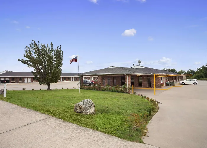Super 8 By Wyndham Henryetta