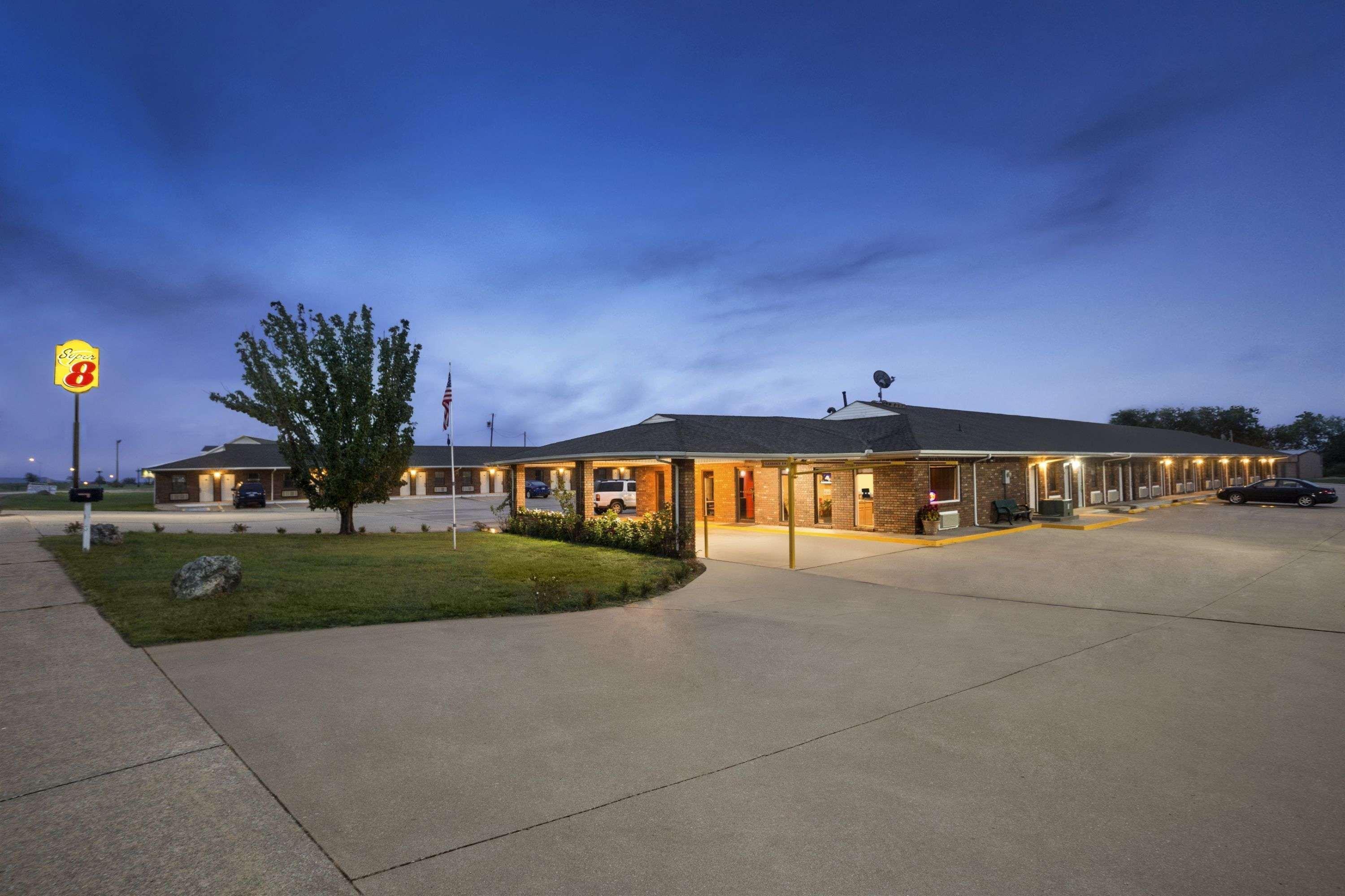 Super 8 By Wyndham Motel